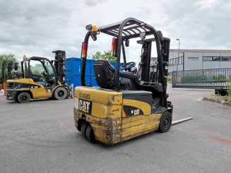 Carrello elevatore frontale a 3 ruote Caterpillar EP18NT