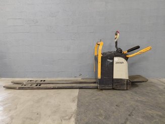 Transpallet con pedana Crown WT3060