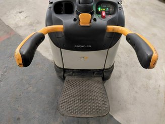 Transpallet con pedana Crown WT3060 - 8