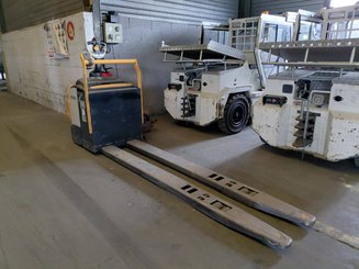 Transpallet con pedana Crown WT3060