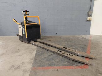 Transpallet con pedana Crown WT3060 - 1