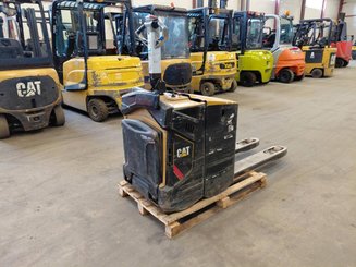 Transpallet con pedana Caterpillar NPV20N2