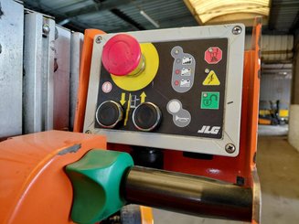Navicella a gruppo di sollevamento verticale JLG TOUCAN DUO