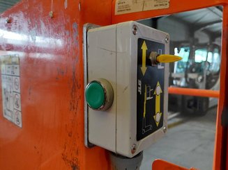 Navicella a gruppo di sollevamento verticale JLG TOUCAN DUO