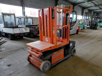 Navicella a gruppo di sollevamento verticale JLG TOUCAN DUO