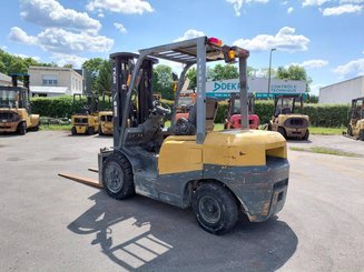 Carrello elevatore frontale a 4 ruote TCM FD30T3