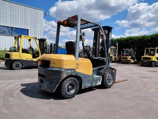 Carrello elevatore frontale a 4 ruote TCM FD30T3
