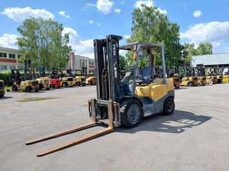 Carrello elevatore frontale a 4 ruote TCM FD30T3