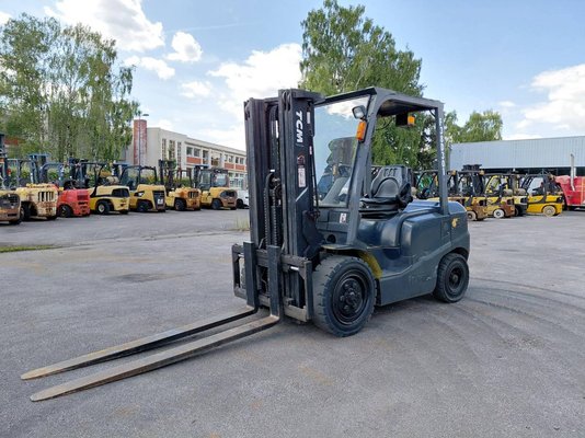 Carrello elevatore frontale a 4 ruote TCM FD30T3 - 1