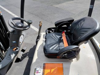 Carrello elevatore frontale a 4 ruote Crown SC6040-16 - 12