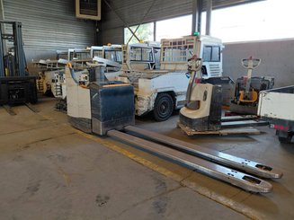Transpallet con pedana Crown WT3040 - 1