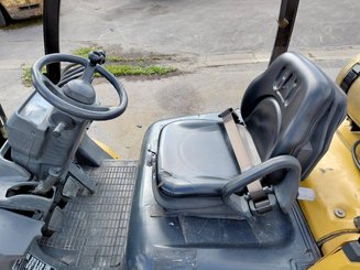 Carrello elevatore frontale a 4 ruote Caterpillar GP25N