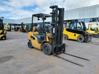 Carrello elevatore frontale a 4 ruote Caterpillar GP25N