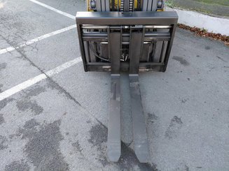 Carrello elevatore frontale a 4 ruote Caterpillar GP30NTD