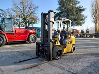 Carrello elevatore frontale a 4 ruote Caterpillar GP30NTD