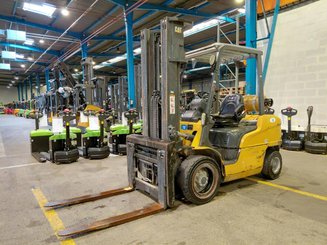 Carrello elevatore frontale a 4 ruote Caterpillar GP30NTD