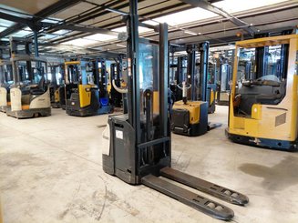 Stoccatori guida in accompagnamento Crown ESI4000-12