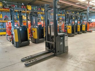Stoccatori guida in accompagnamento Crown ESI4000-12