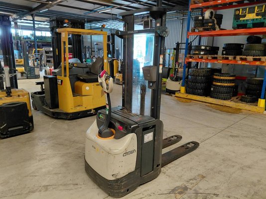 Stoccatori guida in accompagnamento Crown ESI4000-12 - 1