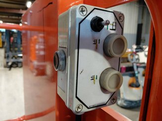 Navicella a gruppo di sollevamento verticale JLG TOUCANDUO