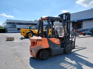 Carrello elevatore frontale a 4 ruote Doosan D30GP