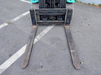 Carrello elevatore frontale a 4 ruote Hyster J2.50XM