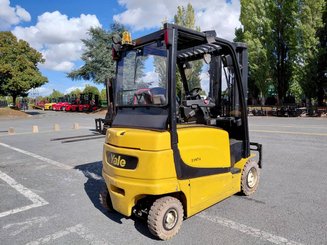 Carrello elevatore frontale a 4 ruote Yale ERP25VL