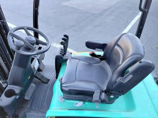 Carrello elevatore frontale a 3 ruote Yale ERP18VTL