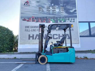 Carrello elevatore frontale a 3 ruote Yale ERP18VTL