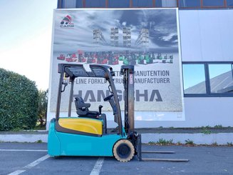 Carrello elevatore frontale a 3 ruote Yale ERP18VTL