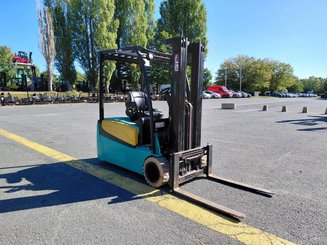 Carrello elevatore frontale a 3 ruote Yale ERP18VTL