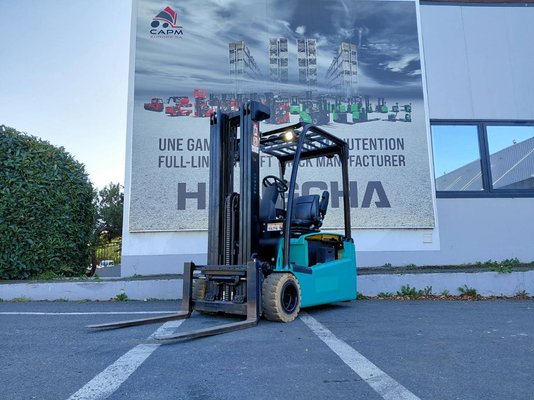 Carrello elevatore frontale a 3 ruote Yale ERP18VTL - 1