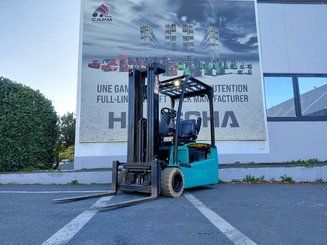 Carrello elevatore frontale a 3 ruote Yale ERP18VTL