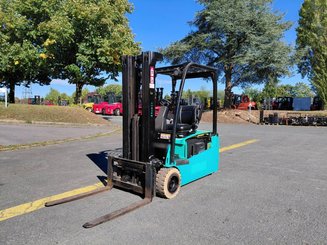 Carrello elevatore frontale a 3 ruote Yale ERP18VTL