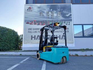 Carrello elevatore frontale a 3 ruote Yale ERP18VTL