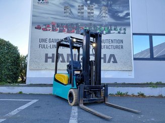 Carrello elevatore frontale a 3 ruote Yale ERP18VTL