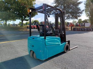 Carrello elevatore frontale a 3 ruote Yale ERP18VTL