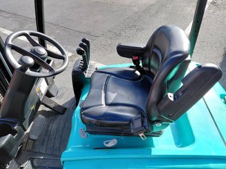 Carrello elevatore frontale a 3 ruote Yale ERP18VTL