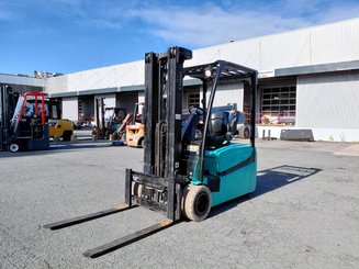 Carrello elevatore frontale a 3 ruote Yale ERP18VTL