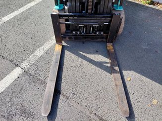 Carrello elevatore frontale a 3 ruote Yale ERP18VTL