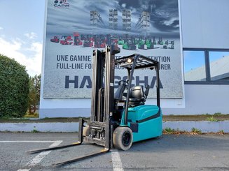 Carrello elevatore frontale a 3 ruote Yale ERP18VTL