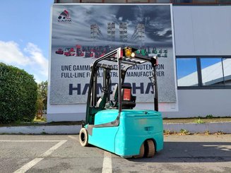 Carrello elevatore frontale a 3 ruote Yale ERP18VTL