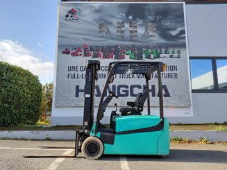 Carrello elevatore frontale a 3 ruote Yale ERP18VTL