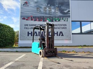 Carrello elevatore frontale a 3 ruote Yale ERP18VTL