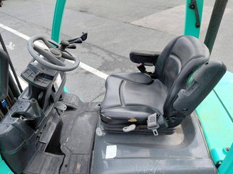 Carrello elevatore frontale a 4 ruote Yale GDP25VX