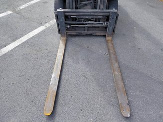 Carrello elevatore frontale a 4 ruote Yale GDP25VX