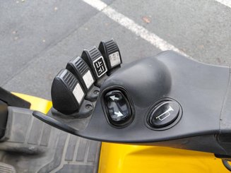 Carrello elevatore frontale a 4 ruote Yale GDP25VX