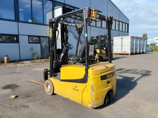 Carrello elevatore frontale a 3 ruote Yale ERP18VTL