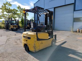 Carrello elevatore frontale a 3 ruote Yale ERP18VTL