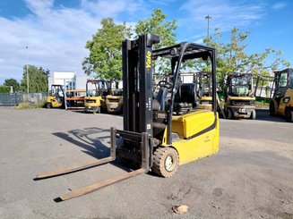 Carrello elevatore frontale a 3 ruote Yale ERP18VTL